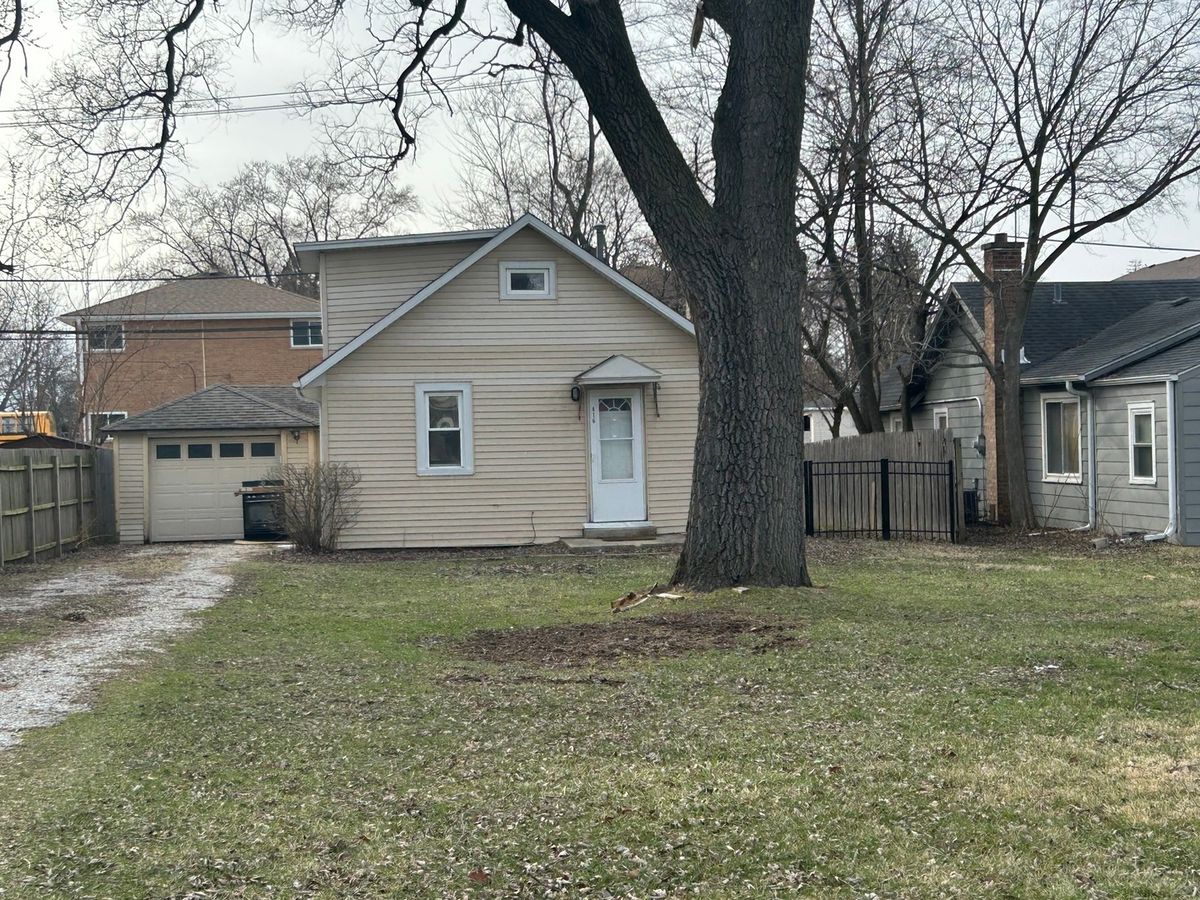 416 Linden Avenue, Westmont, IL 60559