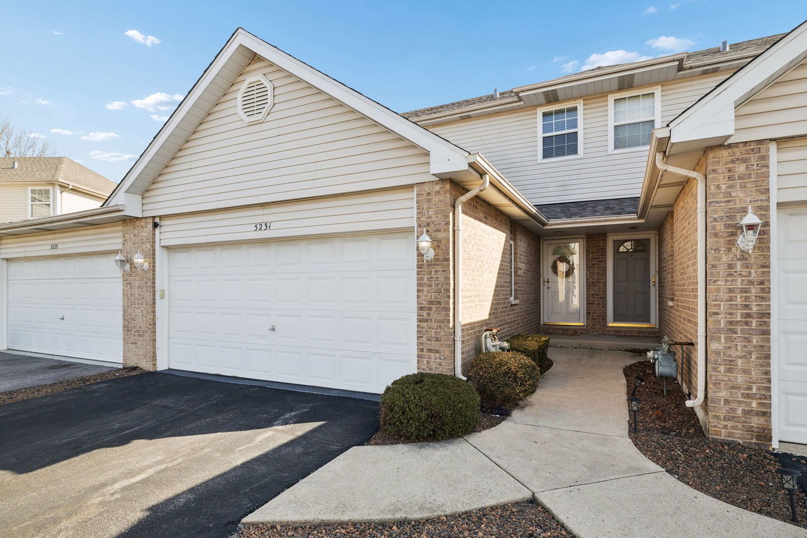 5231 W Mint Julip Drive — Alsip, IL 60803