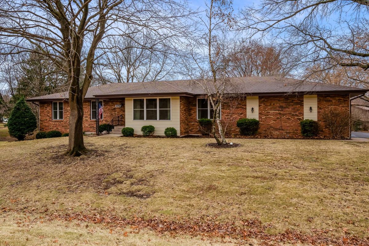 1570 FEATHERSTONE Boulevard, Rockford, IL 61107