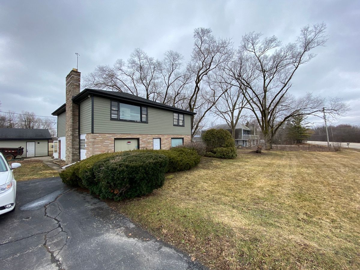 25867 Grass Lake Road, Antioch, IL 60002