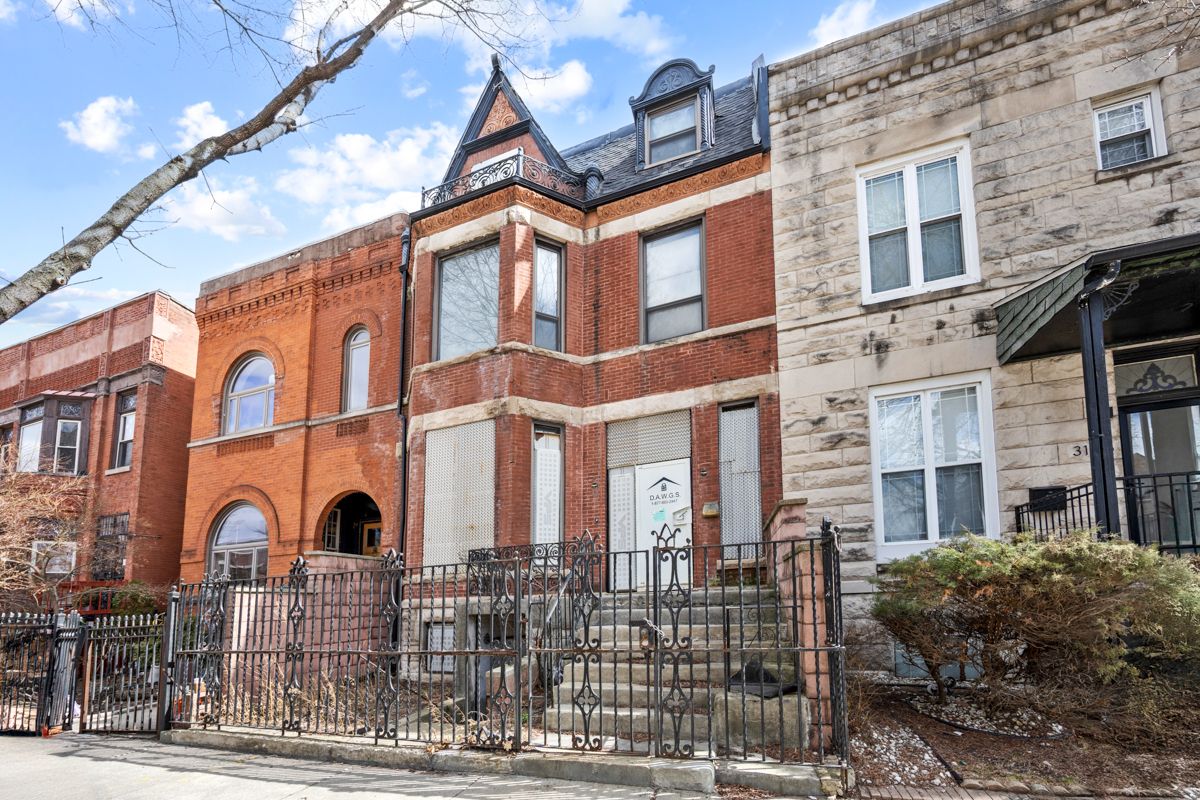 3143 S Giles Avenue — Chicago, IL 60616