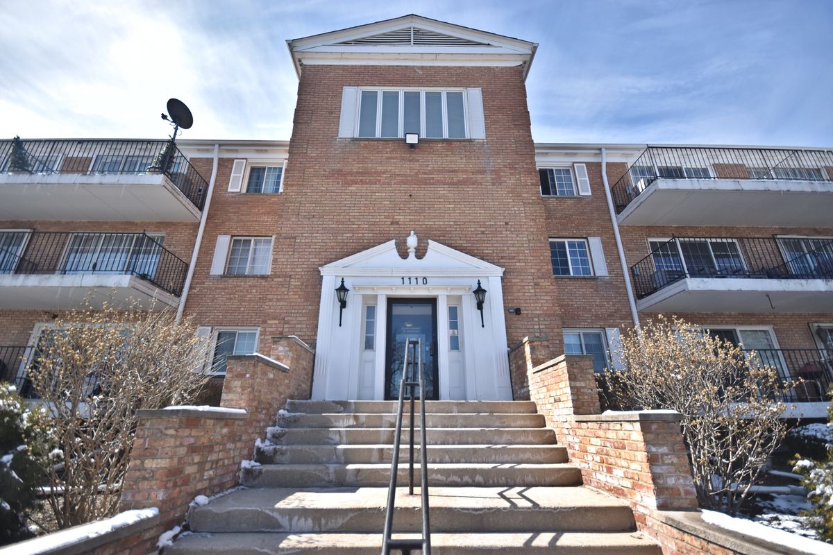 1110 Farnsworth Avenue, Aurora, IL 60505