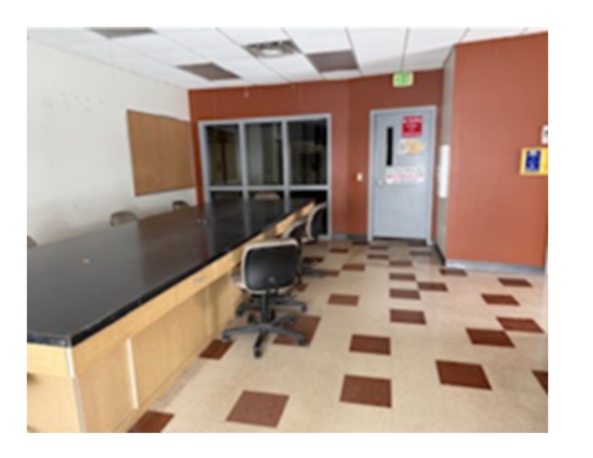 1235 E University Drive, Macomb, IL 61455