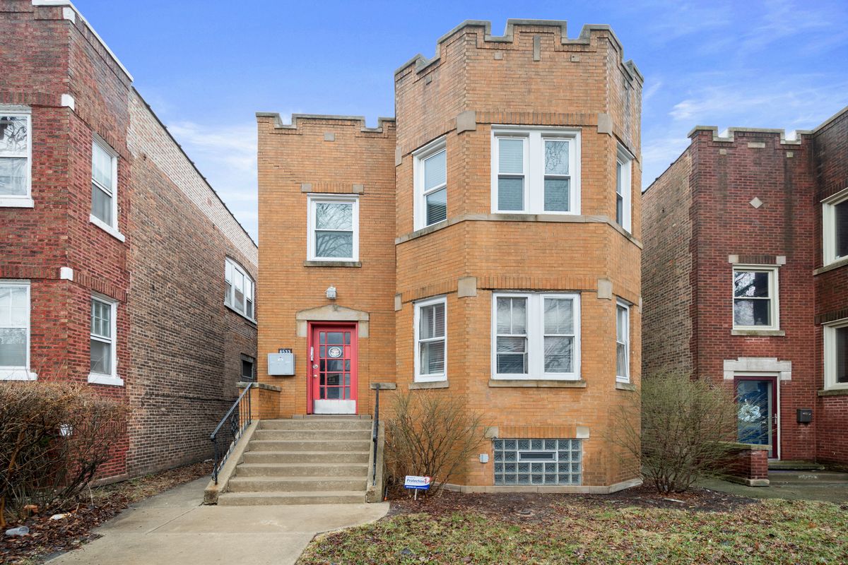 8533 Oglesby Avenue, Chicago, IL 60617