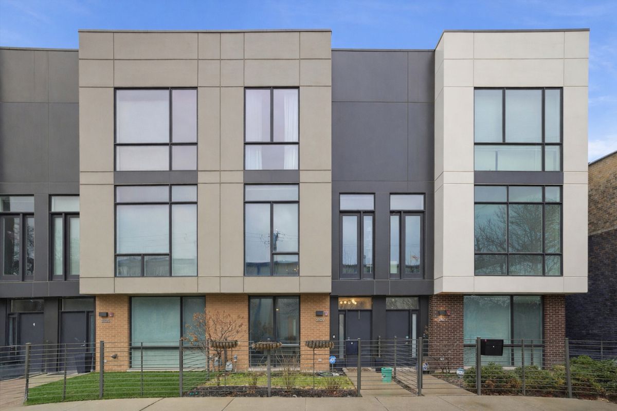 2527 Homer Street, Chicago, IL 60647