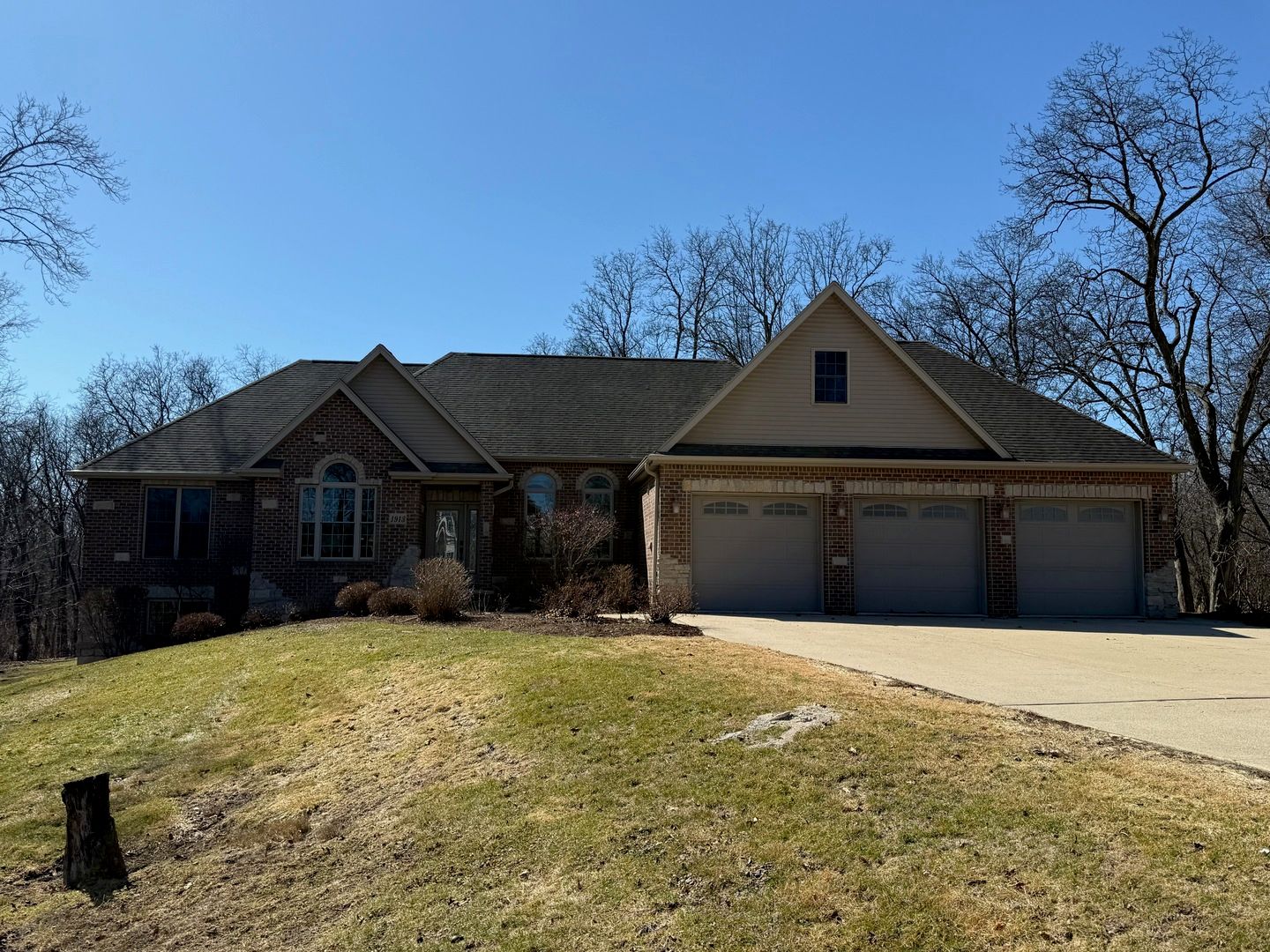 1913 W Leopard Drive — Dixon, IL 61021
