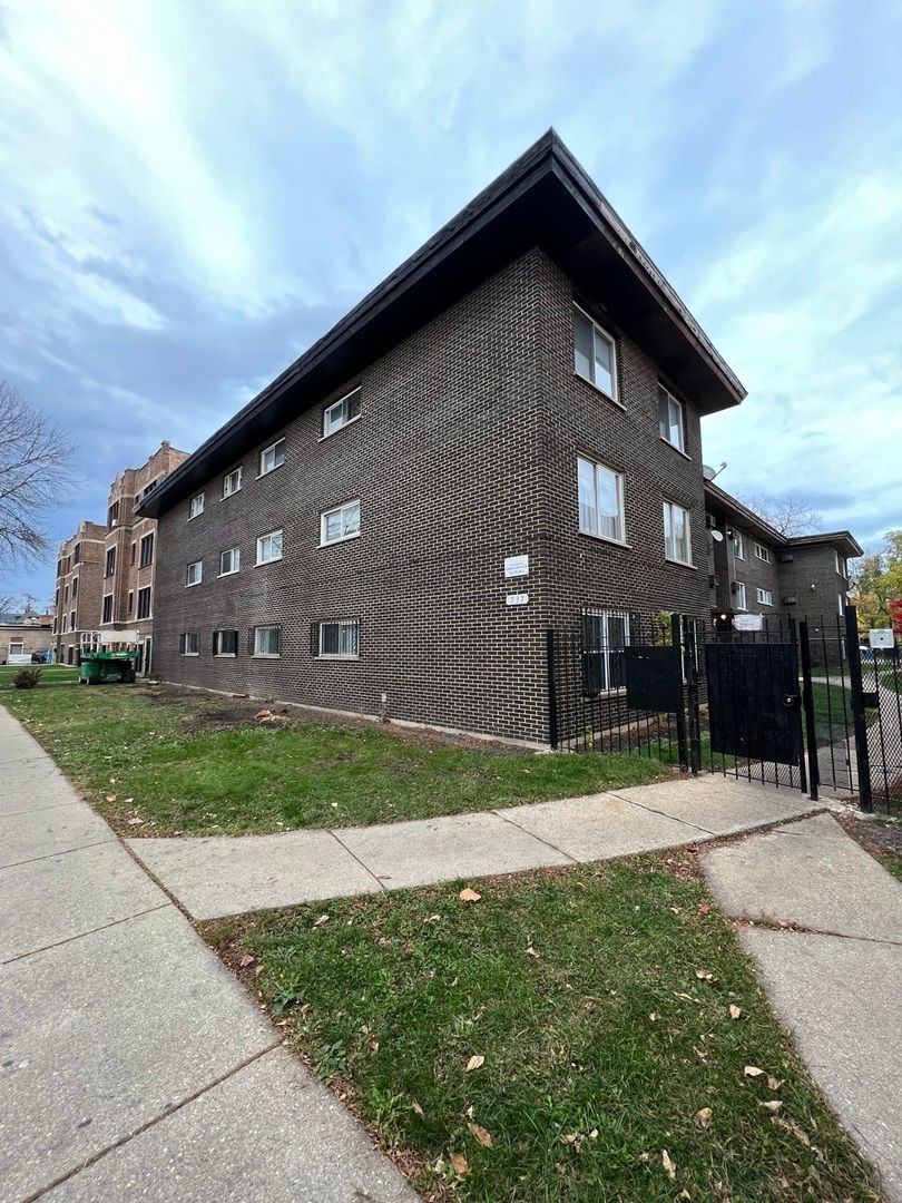 737 N CENTRAL Avenue #108 — Chicago, IL 60644