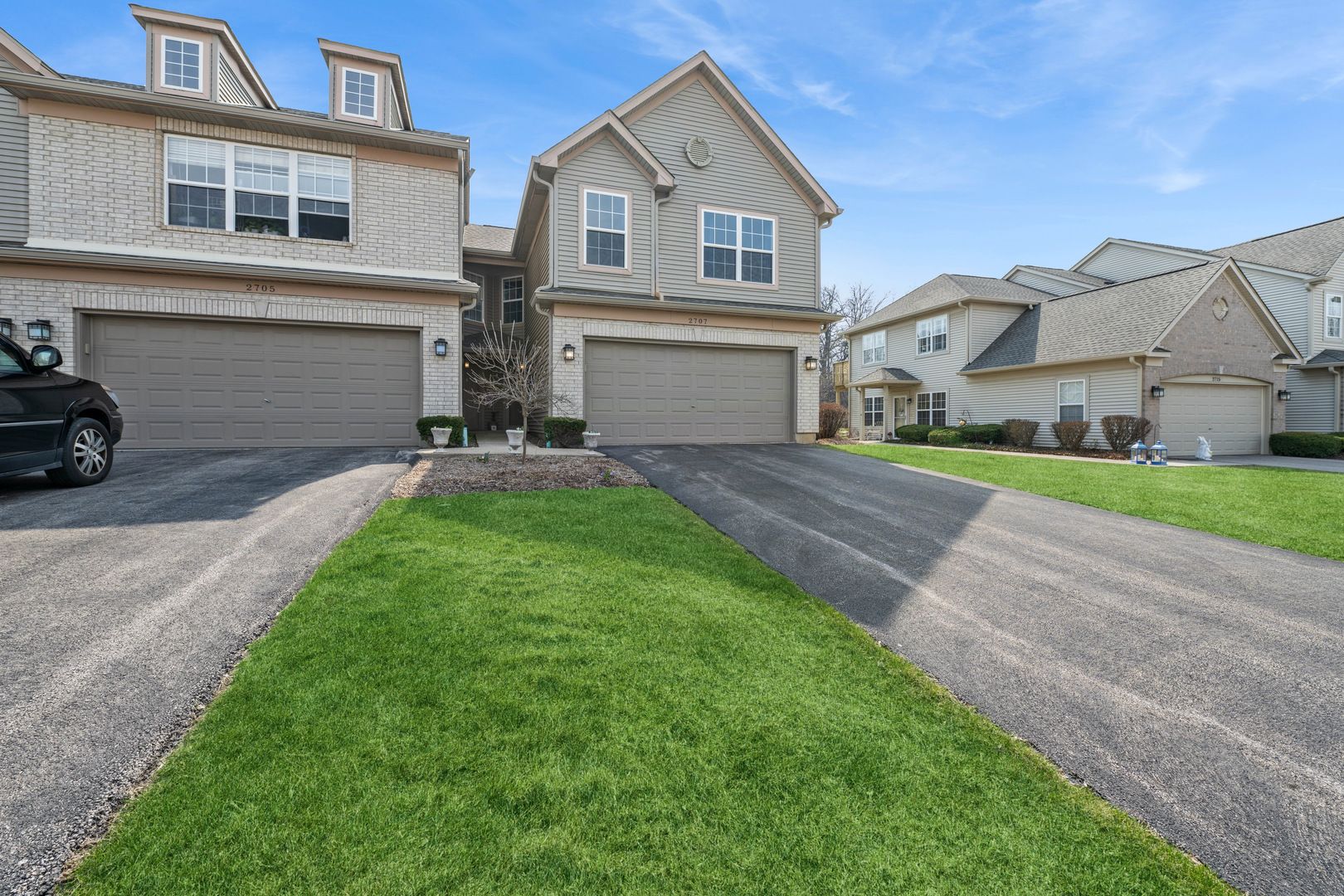 2707 Cobblestone Drive #END — Crystal Lake, IL 60012