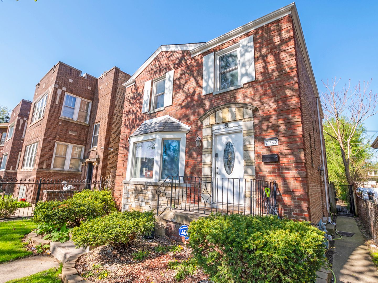 7940 S Crandon Avenue — Chicago, IL 60617