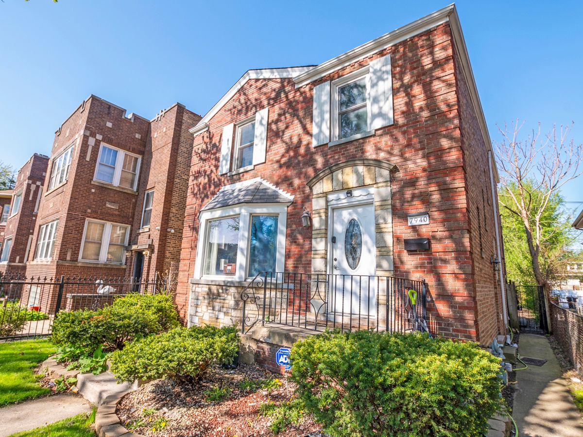 7940 Crandon Avenue, Chicago, IL 60617
