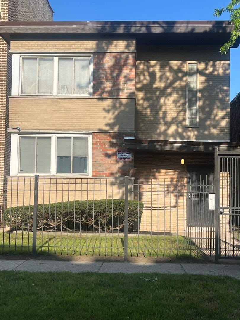 8235 Vernon Avenue, Chicago, IL 60619