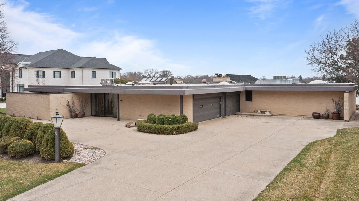 66 Watergate Road, South Barrington, IL 60010