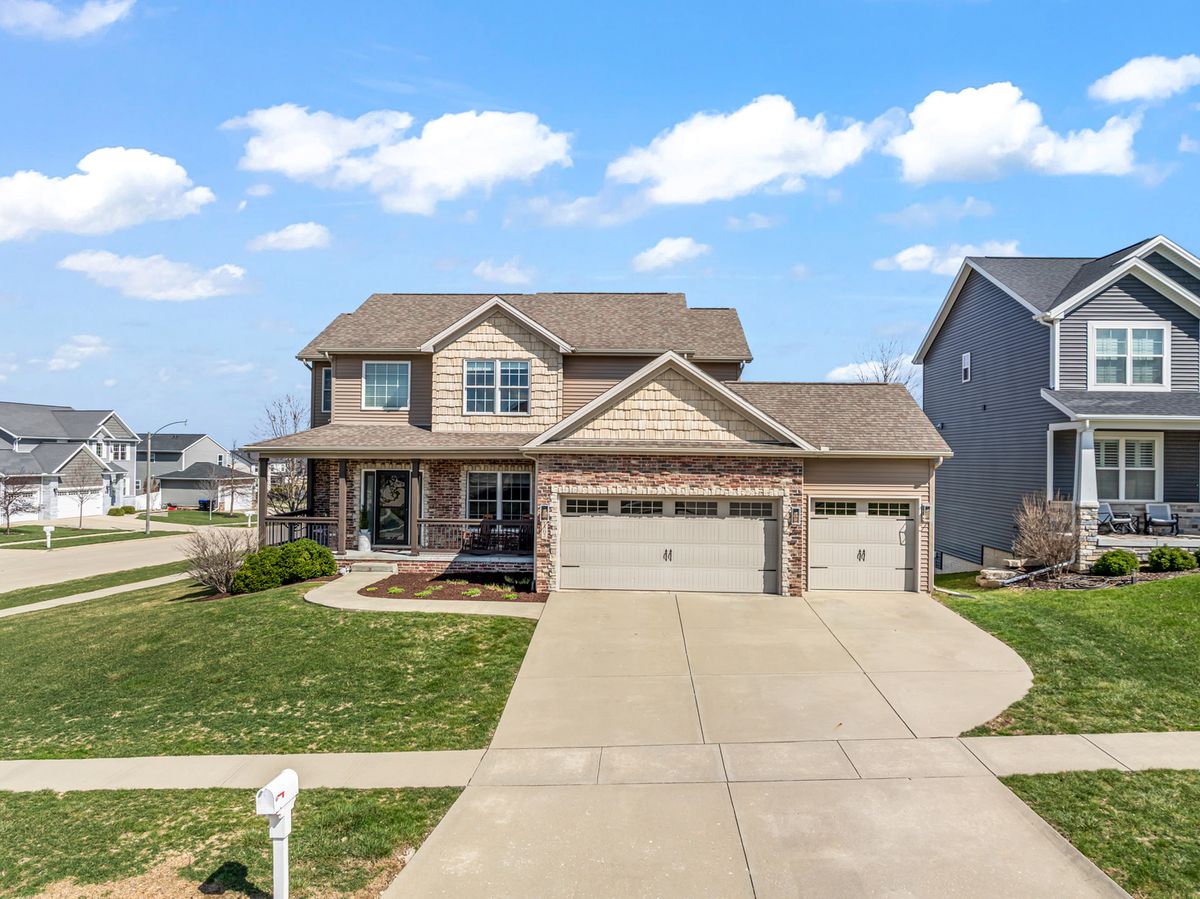 1302 Wicklow Drive, Bloomington, IL 61705