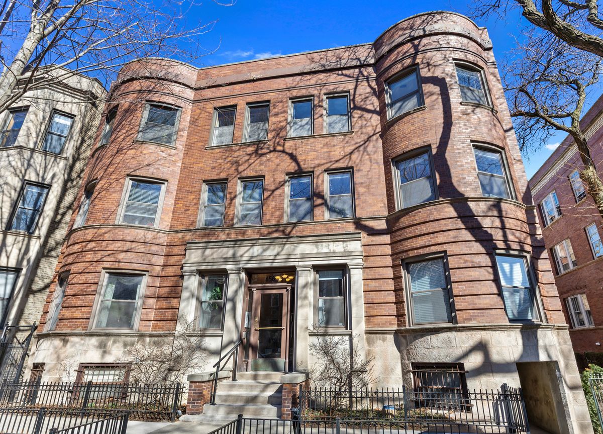 656 Buckingham Place, Chicago, IL 60657