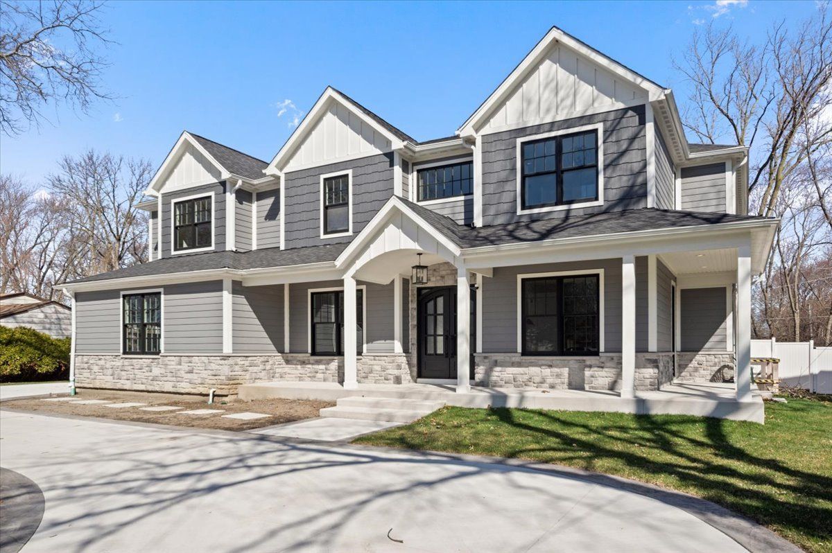 1418 W Maude Avenue — Arlington Heights, IL 60004