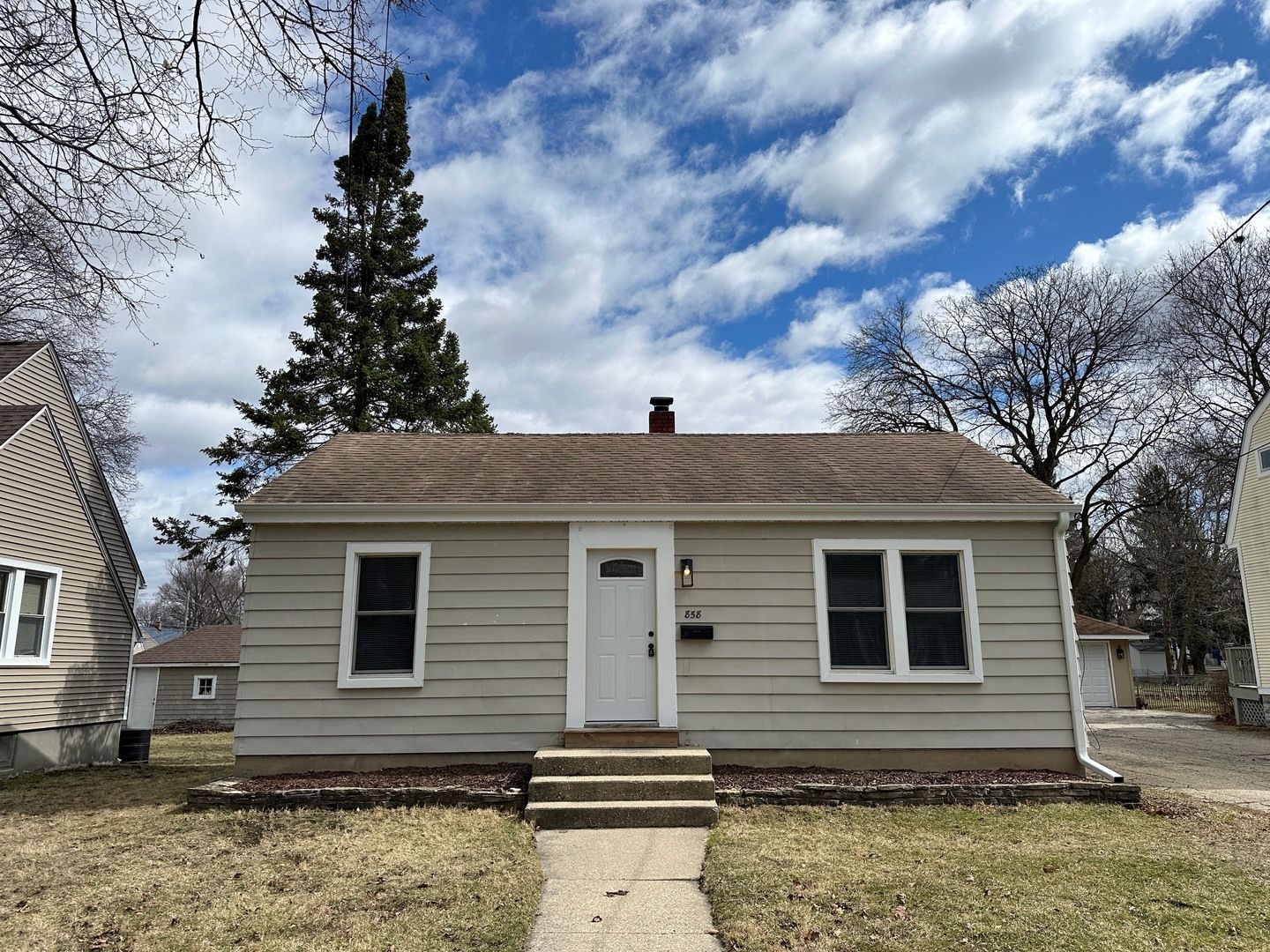 858 Clay Street #A — Woodstock, IL 60098