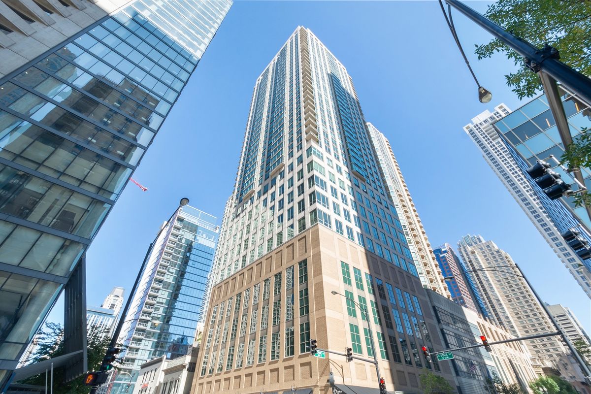 2 Erie Street, Chicago, IL 60611
