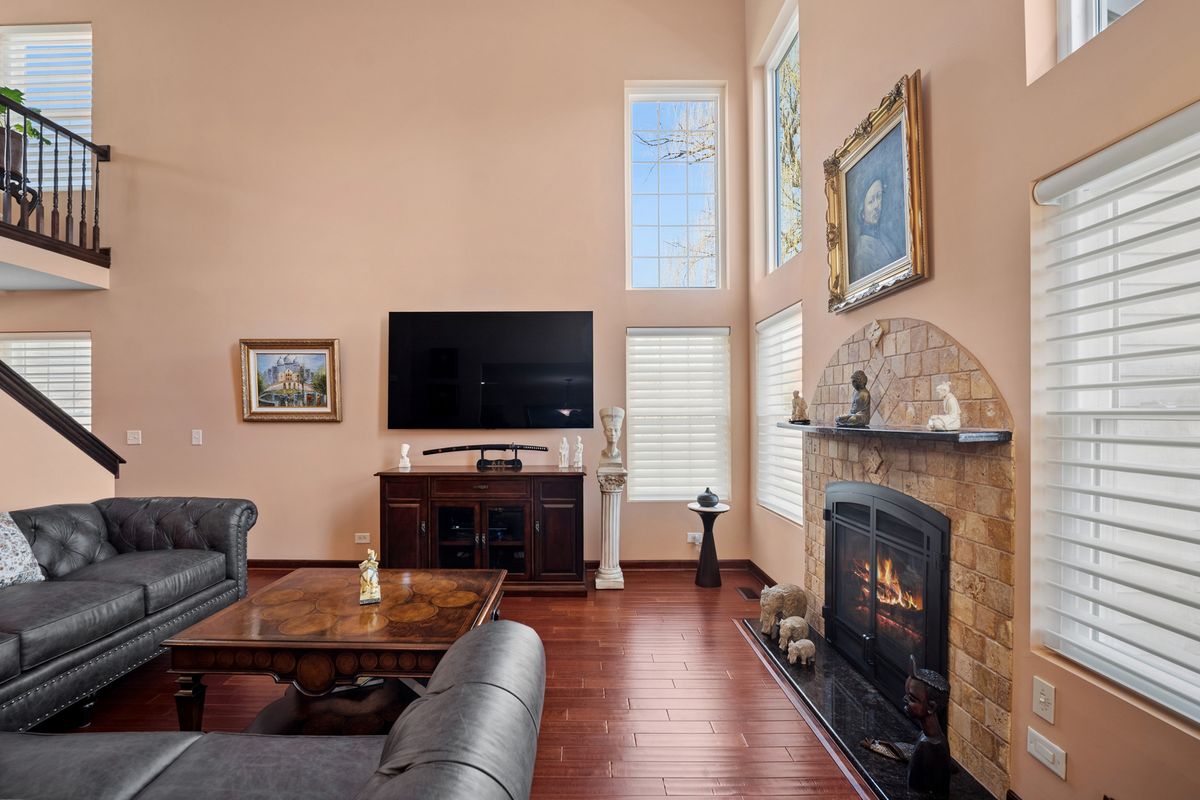 221 AINSLEY Drive, West Chicago, IL 60185