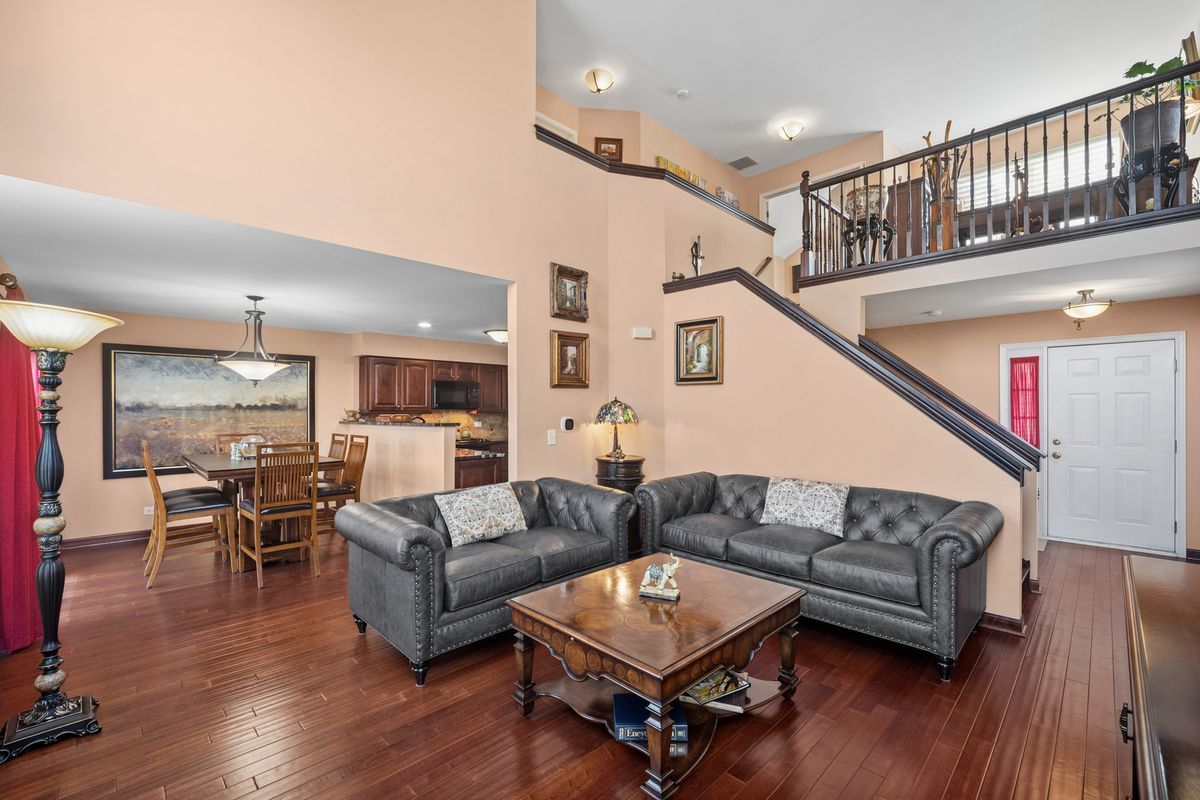 221 AINSLEY Drive, West Chicago, IL 60185