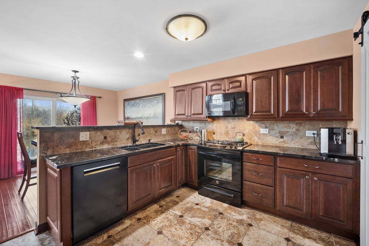221 AINSLEY Drive, West Chicago, IL 60185