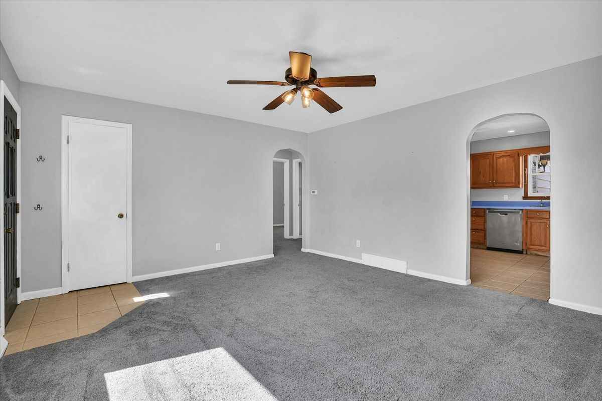 341 Spruce Street, Paxton, IL 60957
