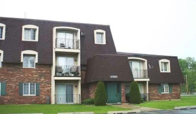 17963 Amherst Court #102 — Country Club Hills, IL 60478