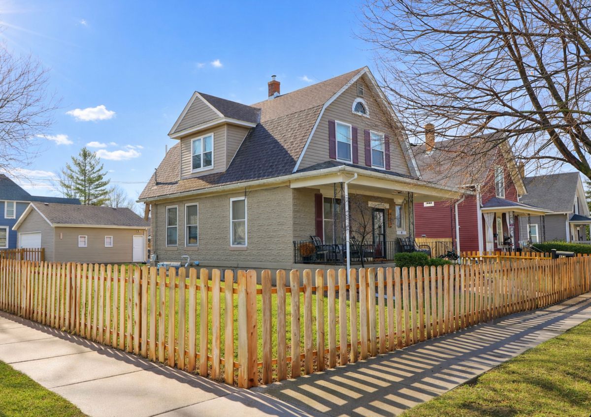 453 Orchard Street, Elgin, IL 60123