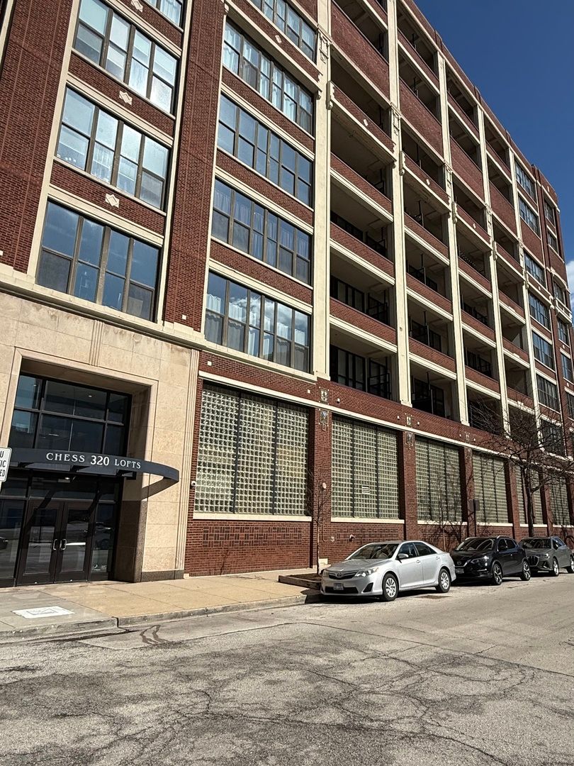 320 21st Street — Chicago, IL 60616