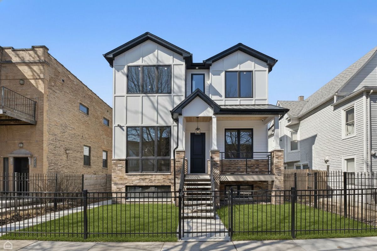 4242 Sacramento Avenue, Chicago, IL 60618