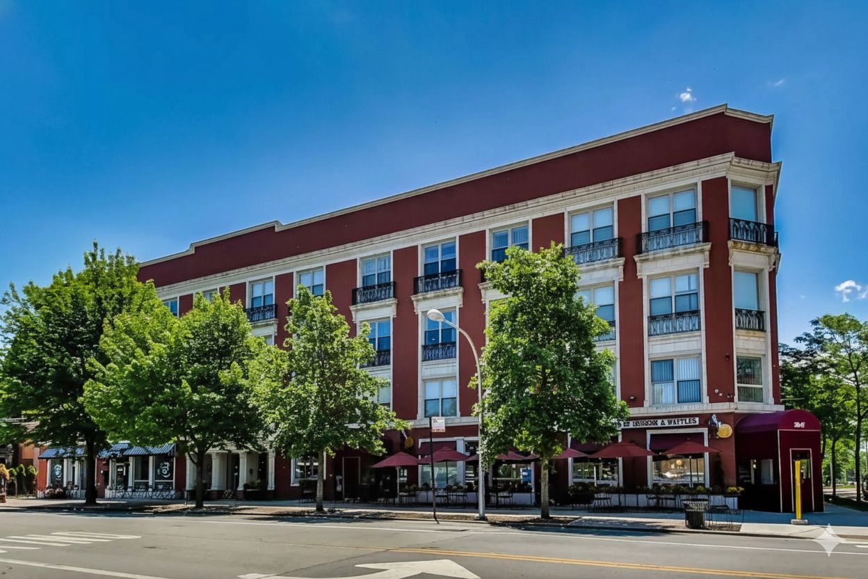 405 E Oakwood Boulevard #4L — Chicago, IL 60653
