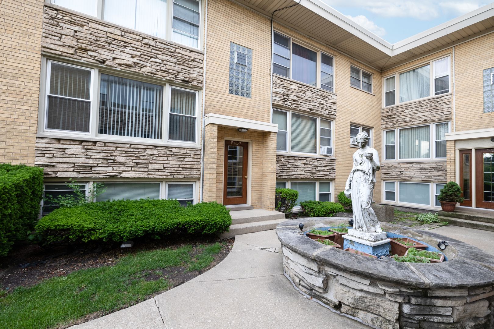 5457 W Edmunds Street #2A — Chicago, IL 60630