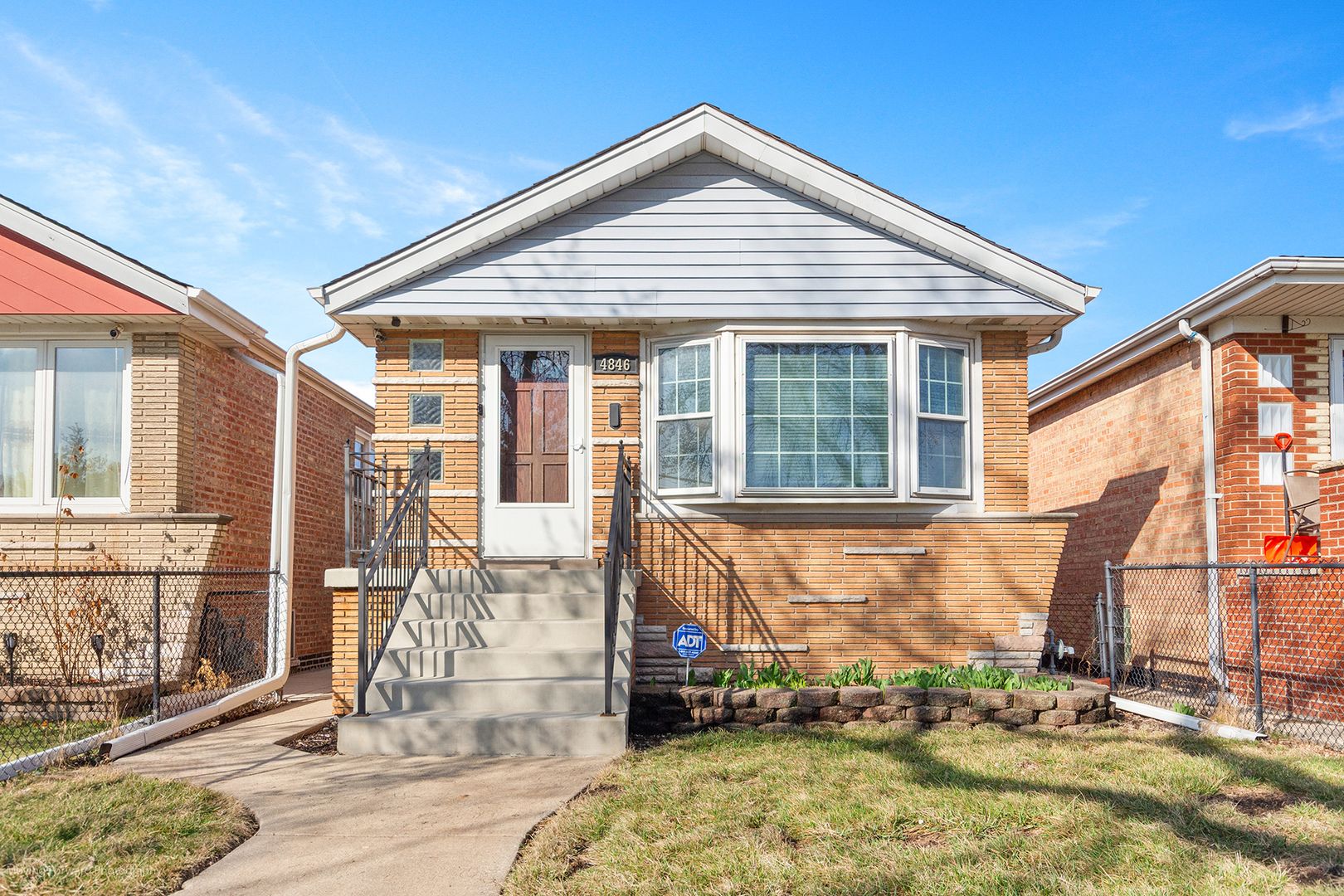 4846 S Luna Avenue — Chicago, IL 60638