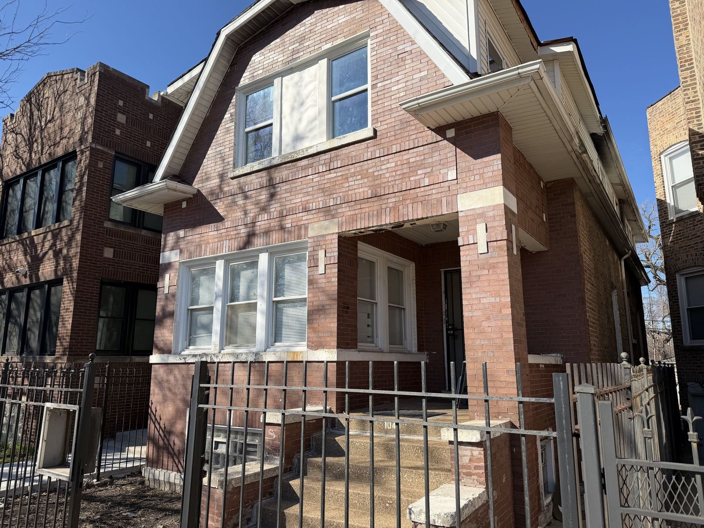 1044 W Marquette Road — Chicago, IL 60621