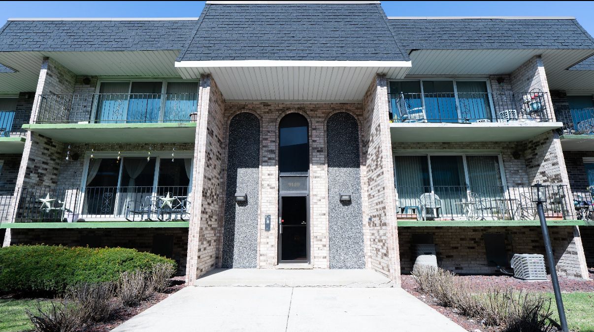 9140 S PULASKI Road #1W — Oak Lawn, IL 60453