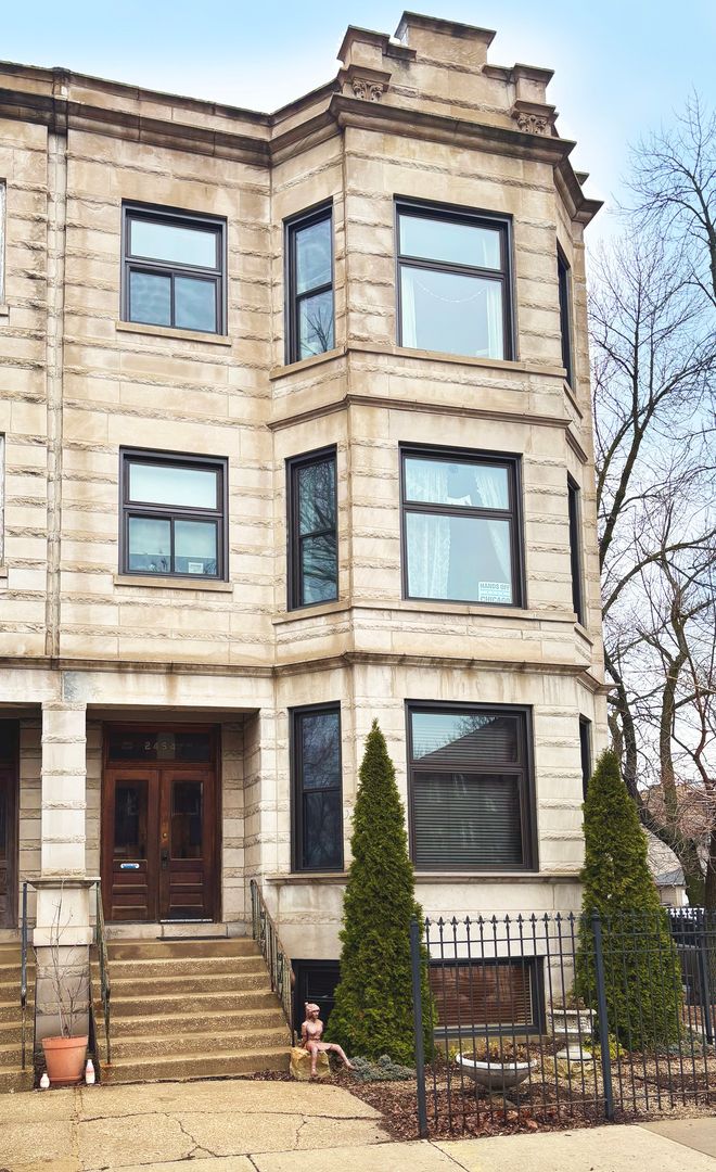 2454 Spaulding Avenue, Chicago, IL 60647