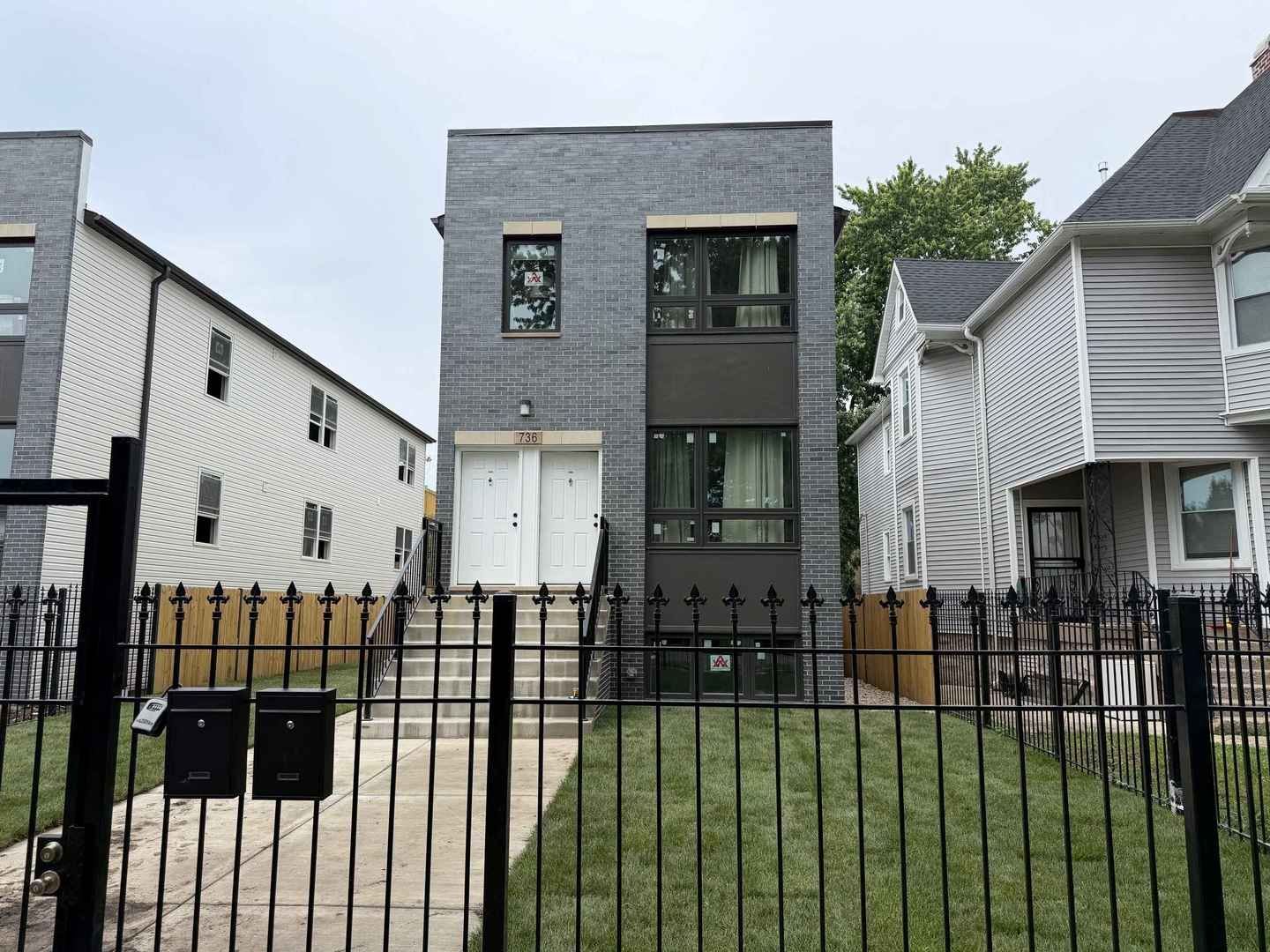 736 N Pine Avenue — Chicago, IL 60644