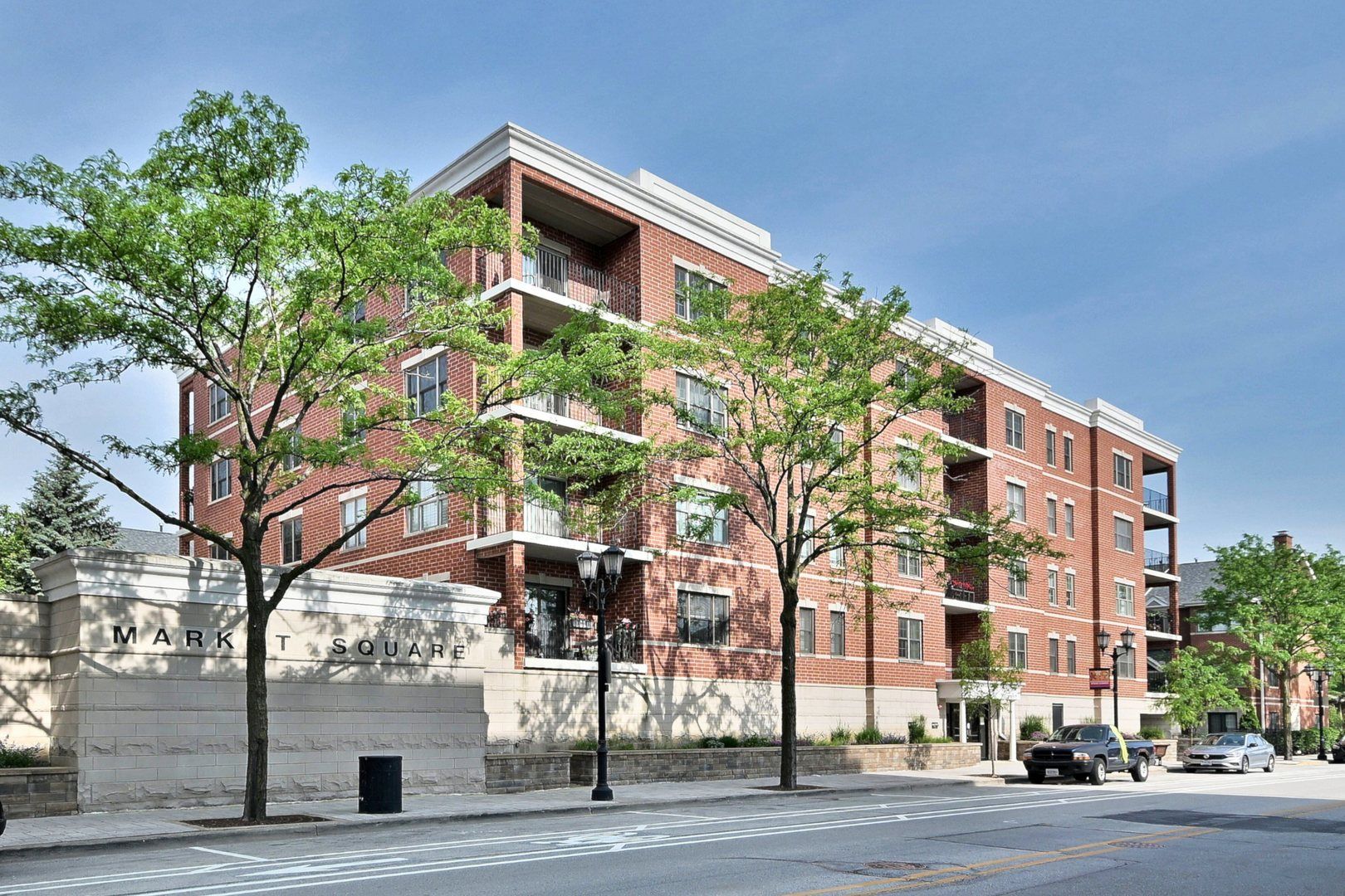 210 N Addison Avenue #301 — Elmhurst, IL 60126