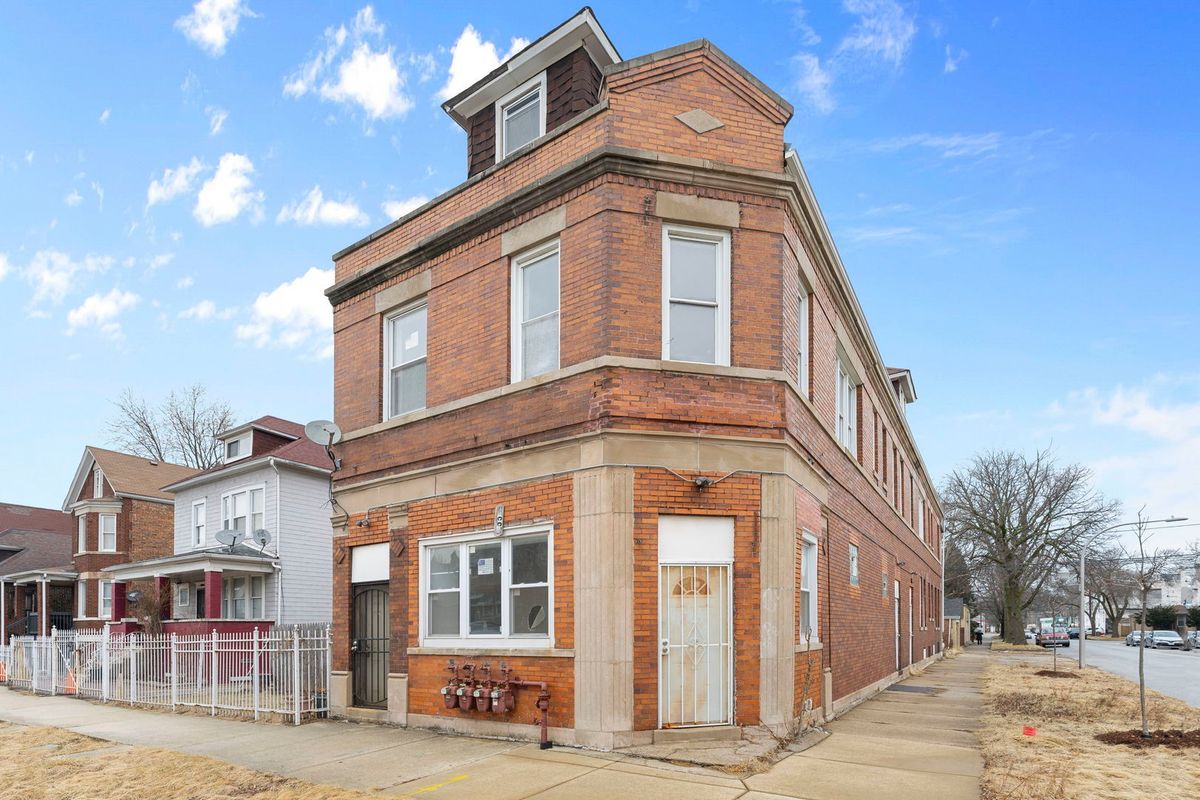 8559 Escanaba Avenue, Chicago, IL 60617