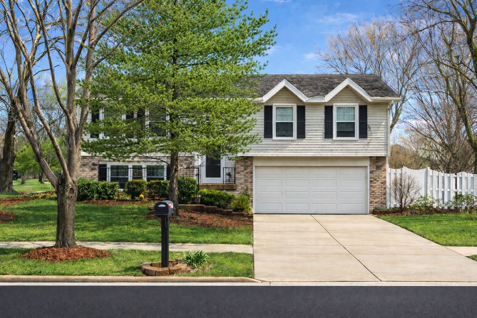 128 S BIRCHWOOD Drive — Naperville, IL 60540