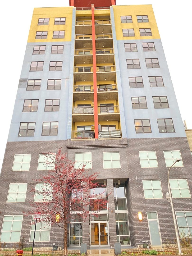 1122 W Catalpa Avenue #614 — Chicago, IL 60640