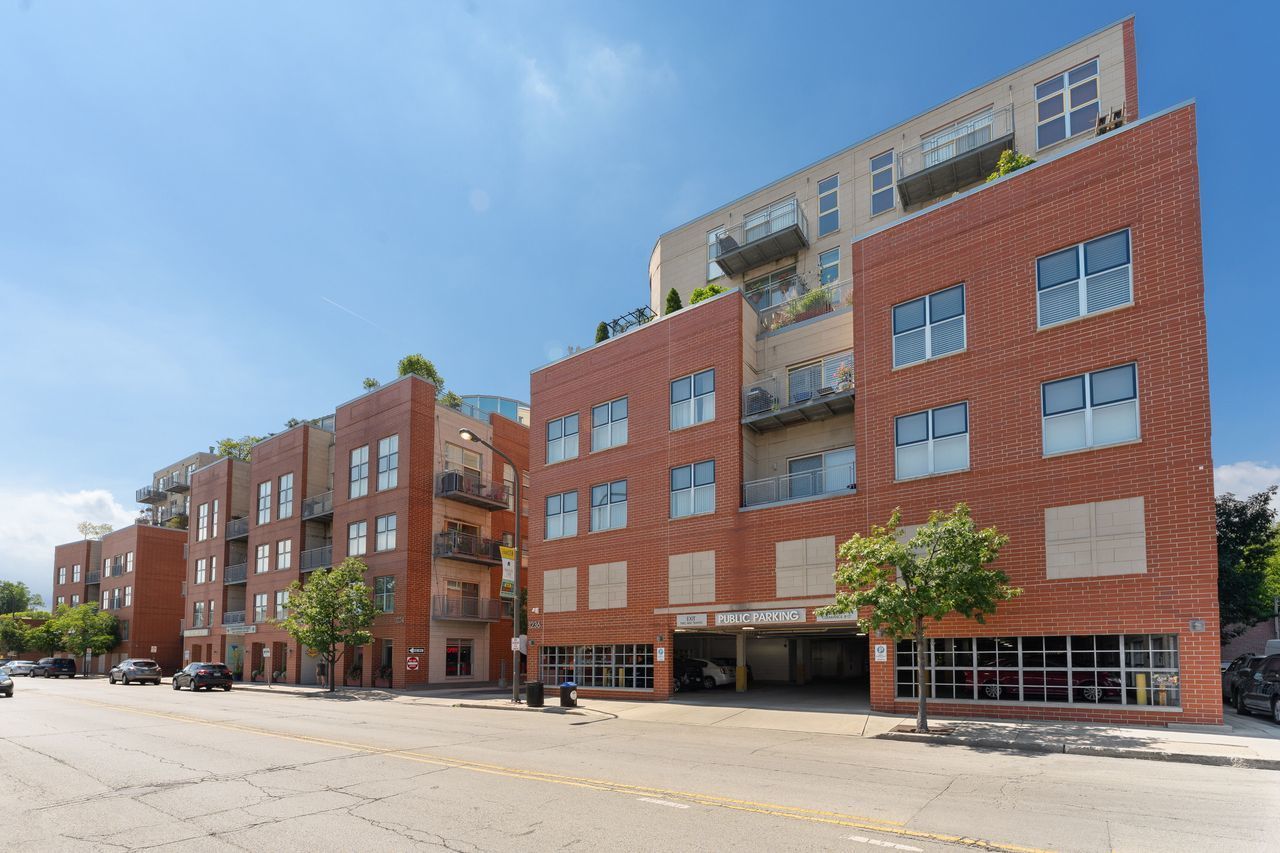 1236 Chicago Avenue #403 — Evanston, IL 60202