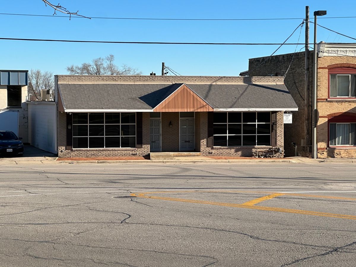 142 Washington Street, Woodstock, IL 60098