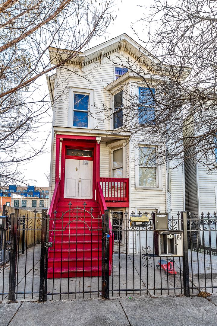 2423 W Moffat Street — Chicago, IL 60647