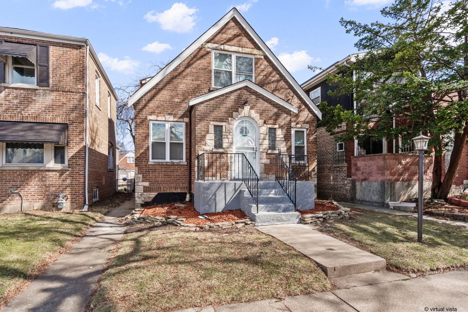 10235 S Rhodes Avenue — Chicago, IL 60628