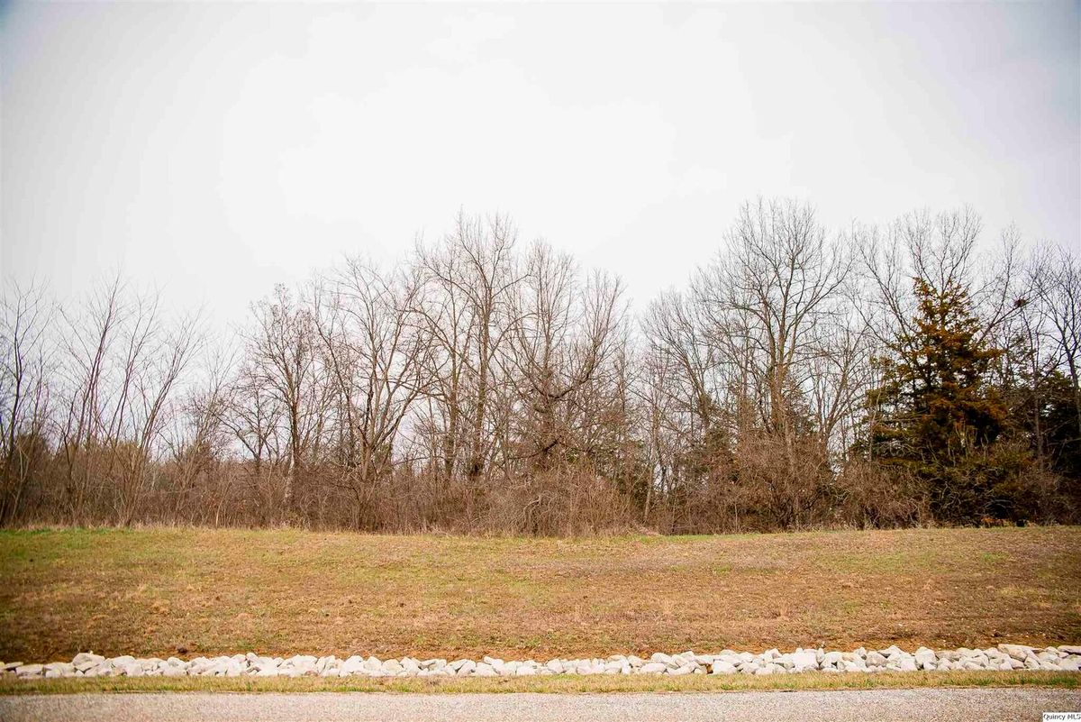 4523 Oakwood Dr, Quincy, IL 62305