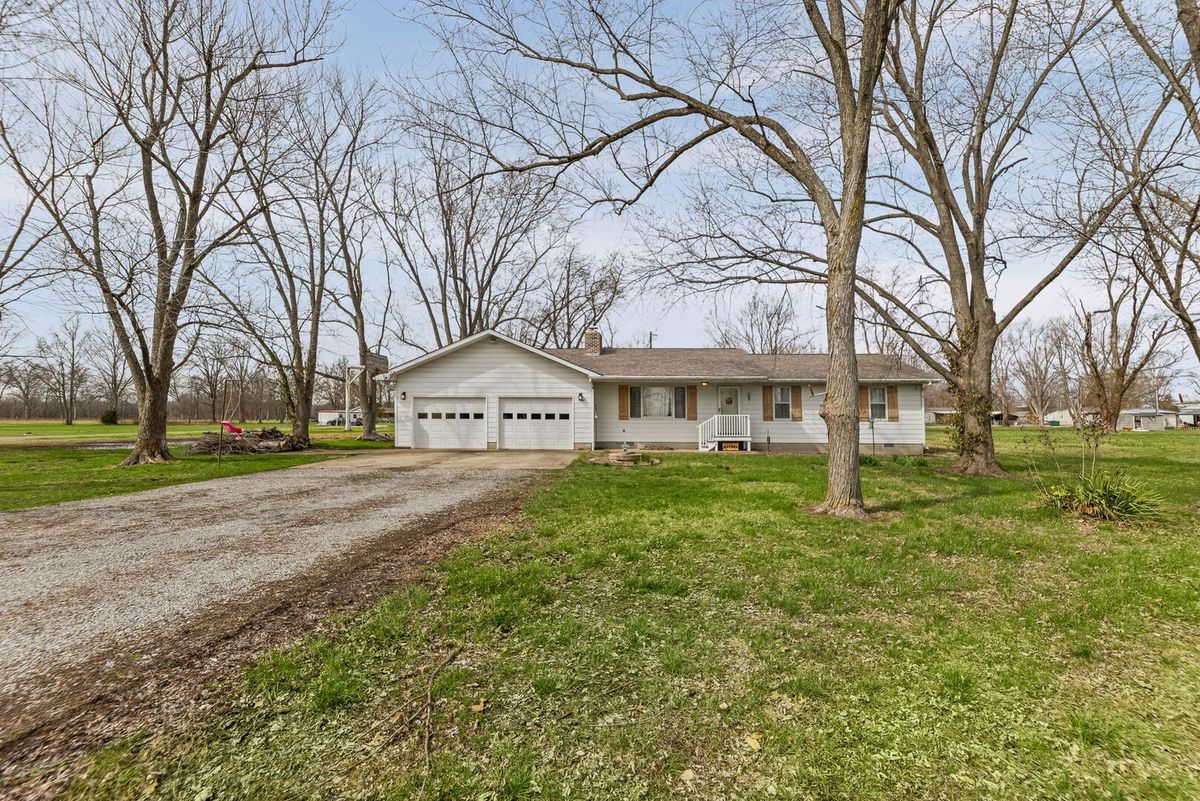 2107 CEDAR Avenue, Salem, IL 62881