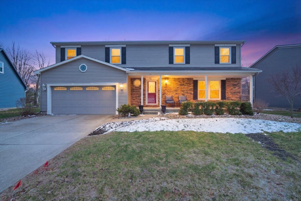 211 Lake Shore Circle — Bloomington, IL 61704