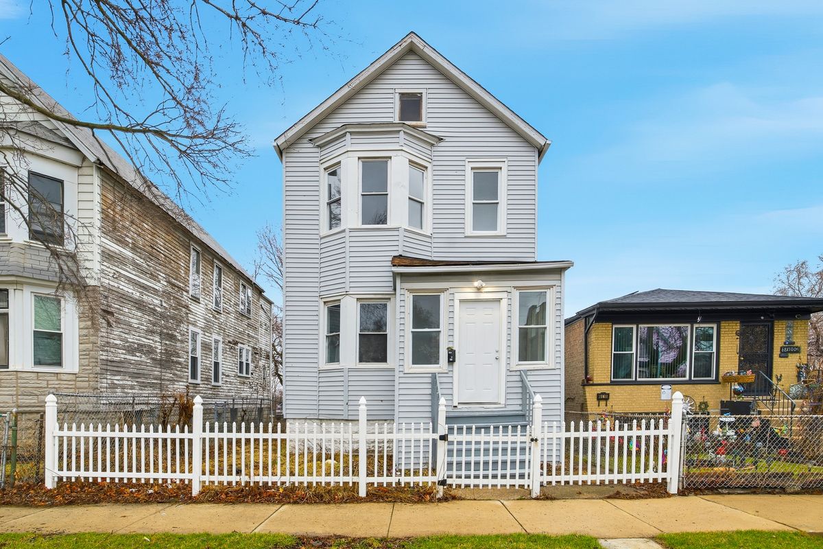 66 100th Street, Chicago, IL 60628