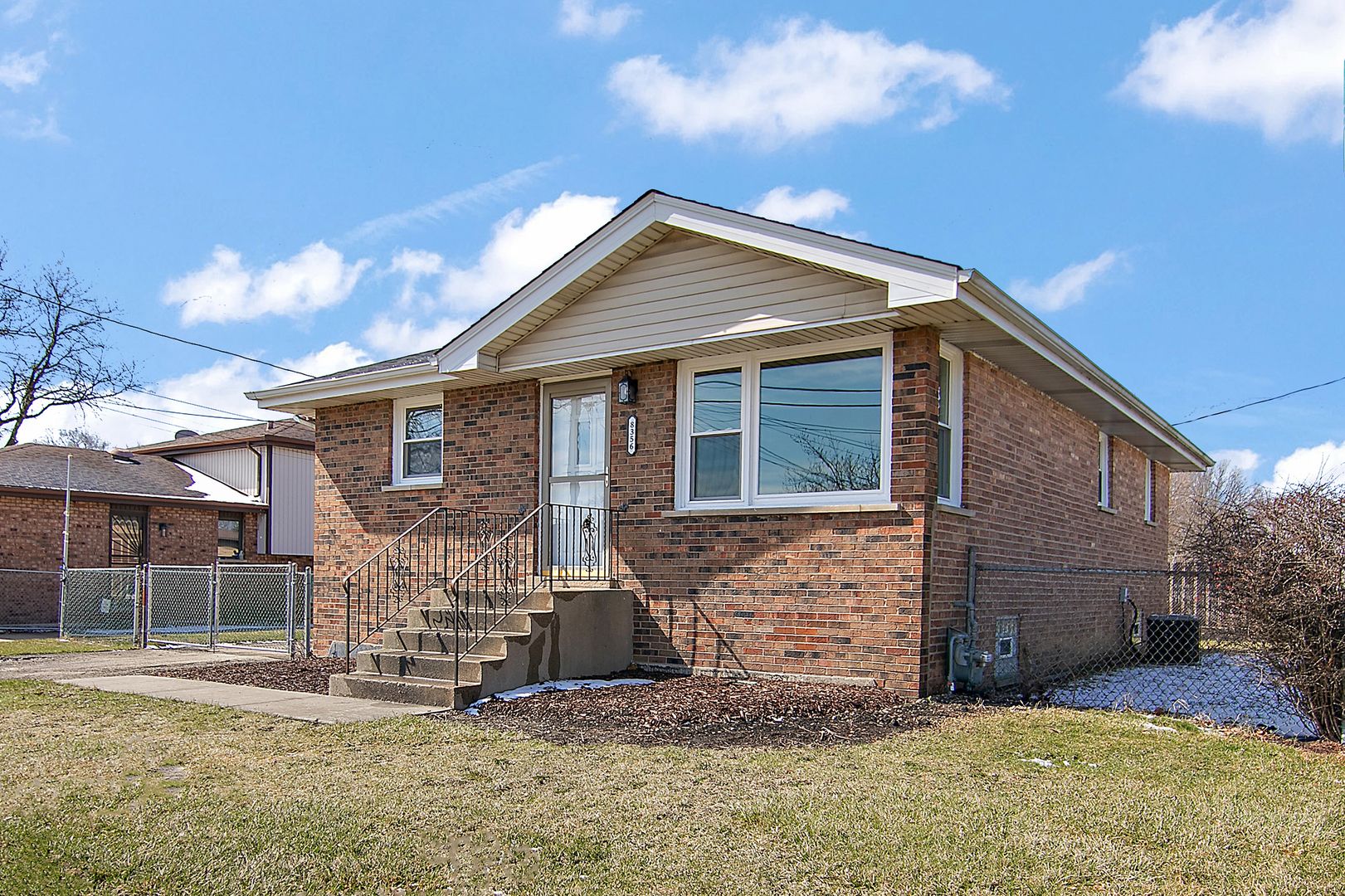 8356 Sayre Avenue — Burbank, IL 60459