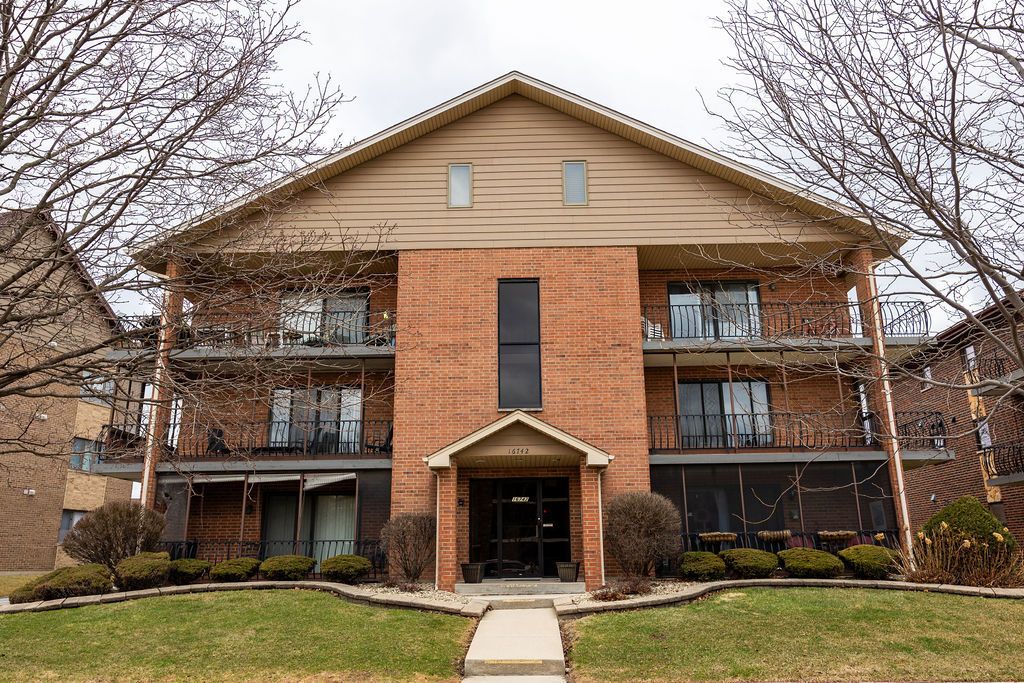 16742 Paxton Avenue #2N — Tinley Park, IL 60477